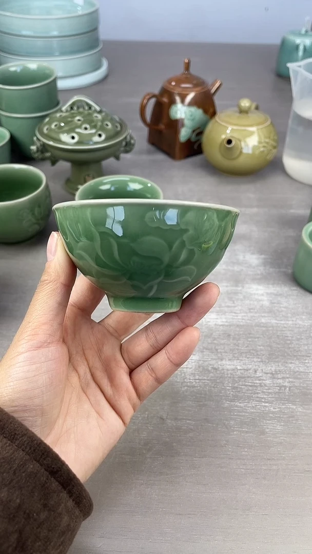 青瓷仓储清仓福荷花里面有花