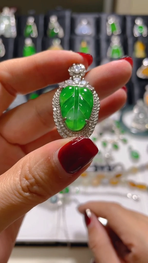 吊坠(赠链)未镶嵌翡翠天然翡翠多样性发货