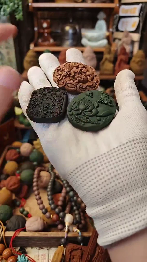 【闪购商品】五方黑色绿色白龙涎香牌三个