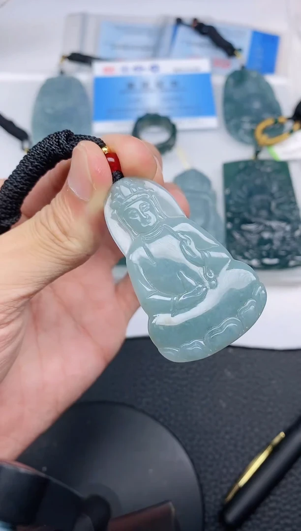 颈饰未镶嵌翡翠