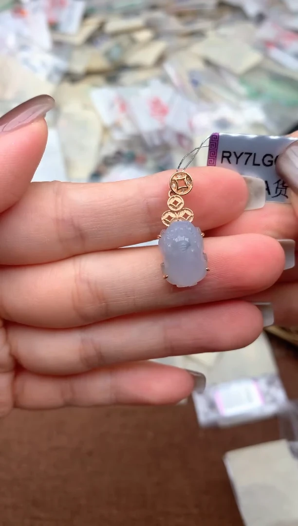 18K金镶嵌挂件翡翠—