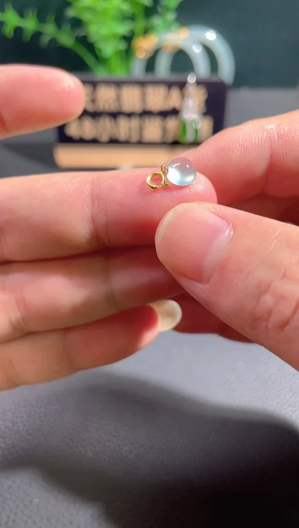 翡翠18K金镶嵌颈饰翡翠