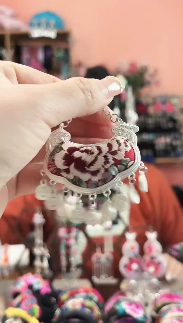 鼠****草艺枝独绣手工饰品99