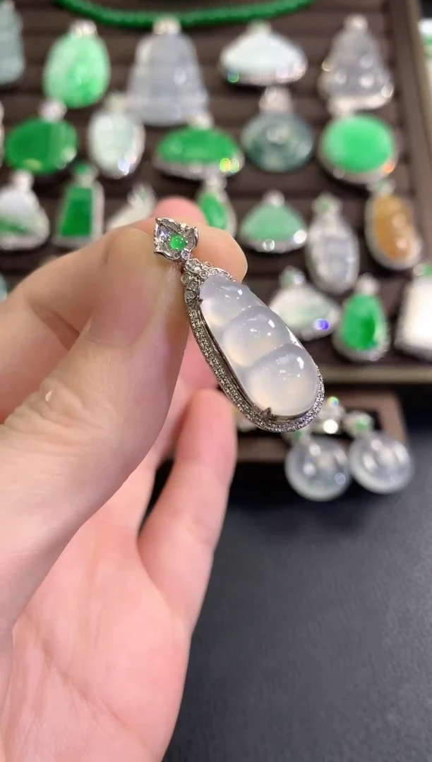 吊坠(不含链)18K金镶嵌翡翠秋日珠宝E38