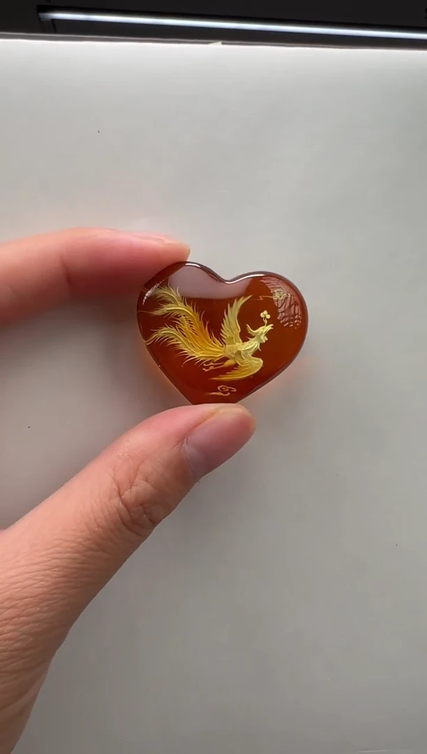 未镶嵌颈饰琥珀凤凰