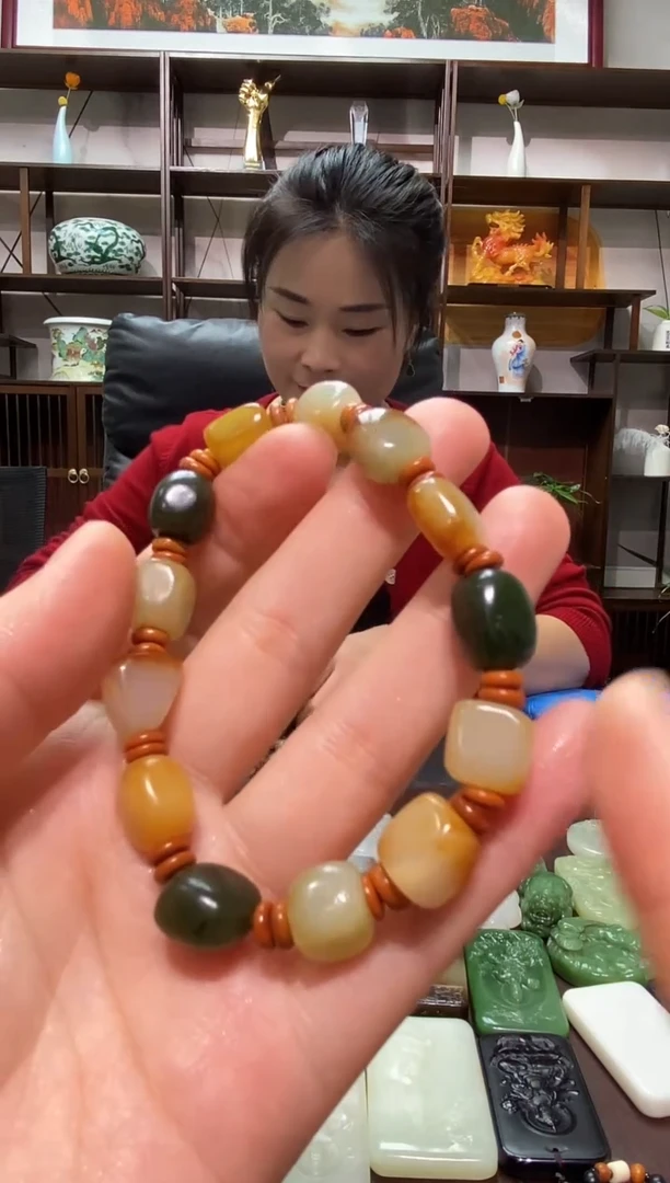 颈饰未镶嵌和田玉