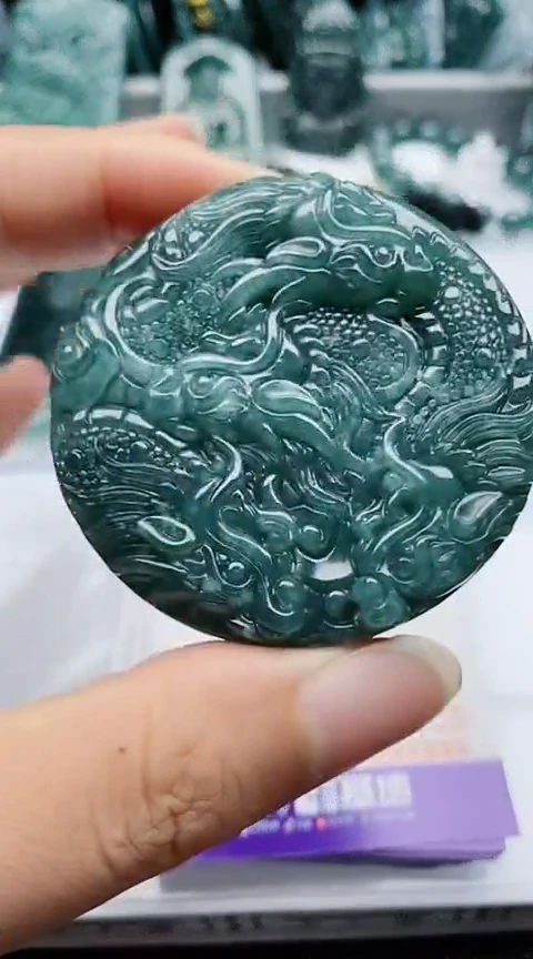 翡翠未镶嵌颈饰