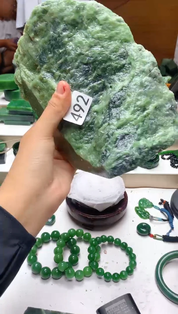 未镶嵌和田玉（碧玉）珠宝半成品492