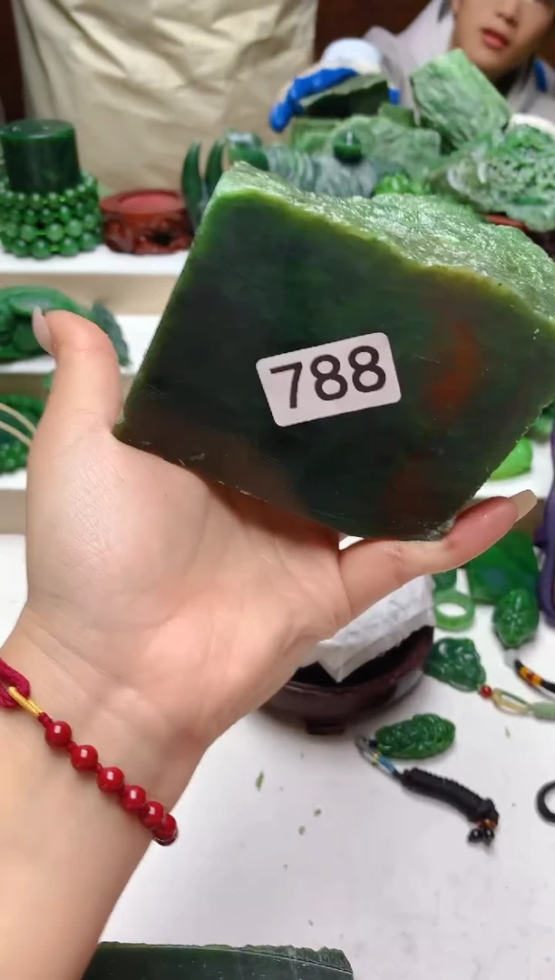 未镶嵌和田玉（碧玉）摆件1