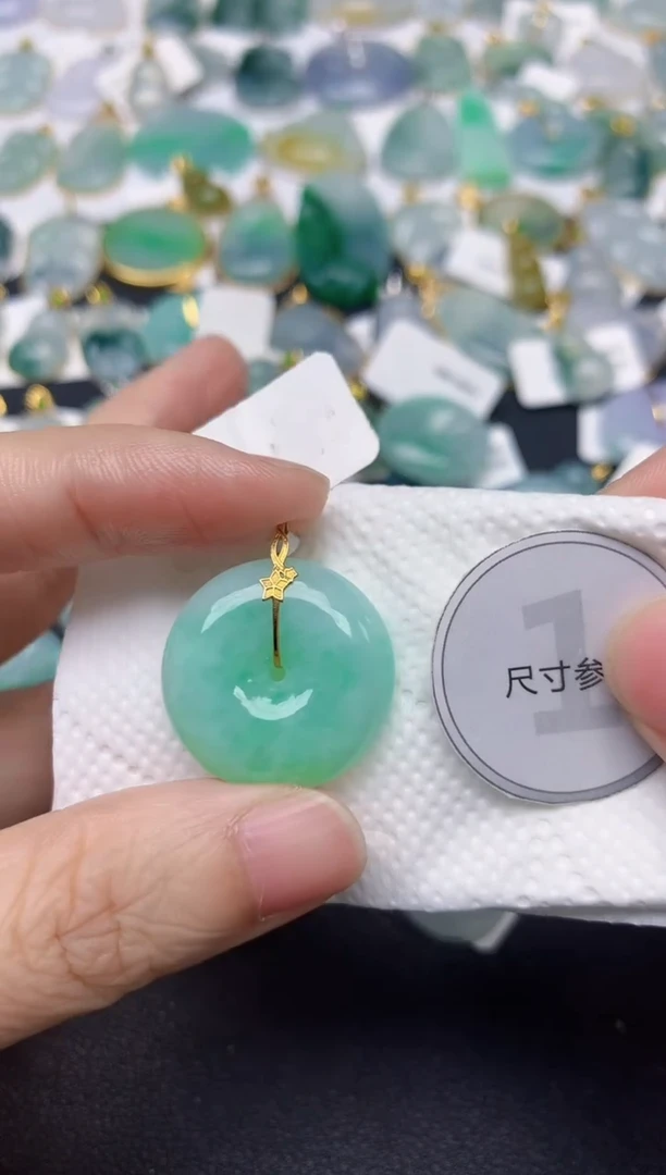 颈饰18K金镶嵌翡翠天然缅甸A货翡翠