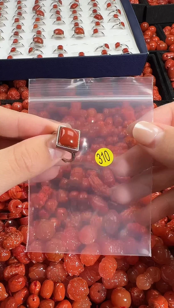 颈饰未镶嵌南红玛瑙1