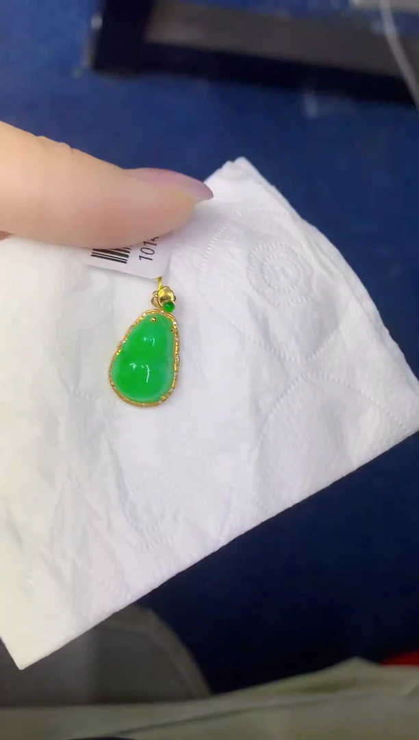 颈饰18K金镶嵌翡翠缅甸天然翡翠A货