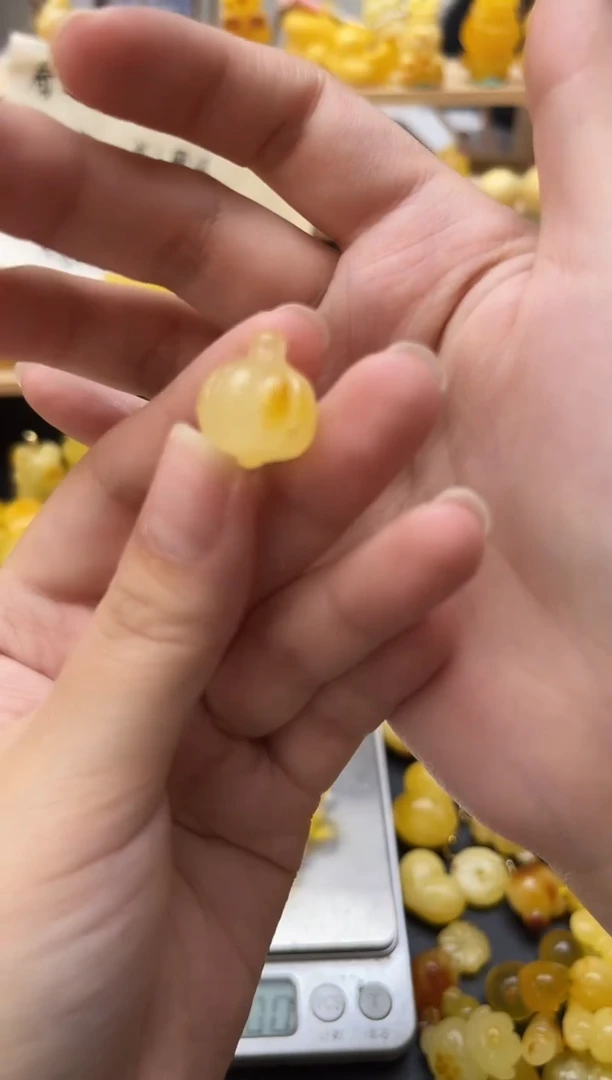 琥珀未镶嵌珠宝奇石150琥珀蜜蜡微瑕