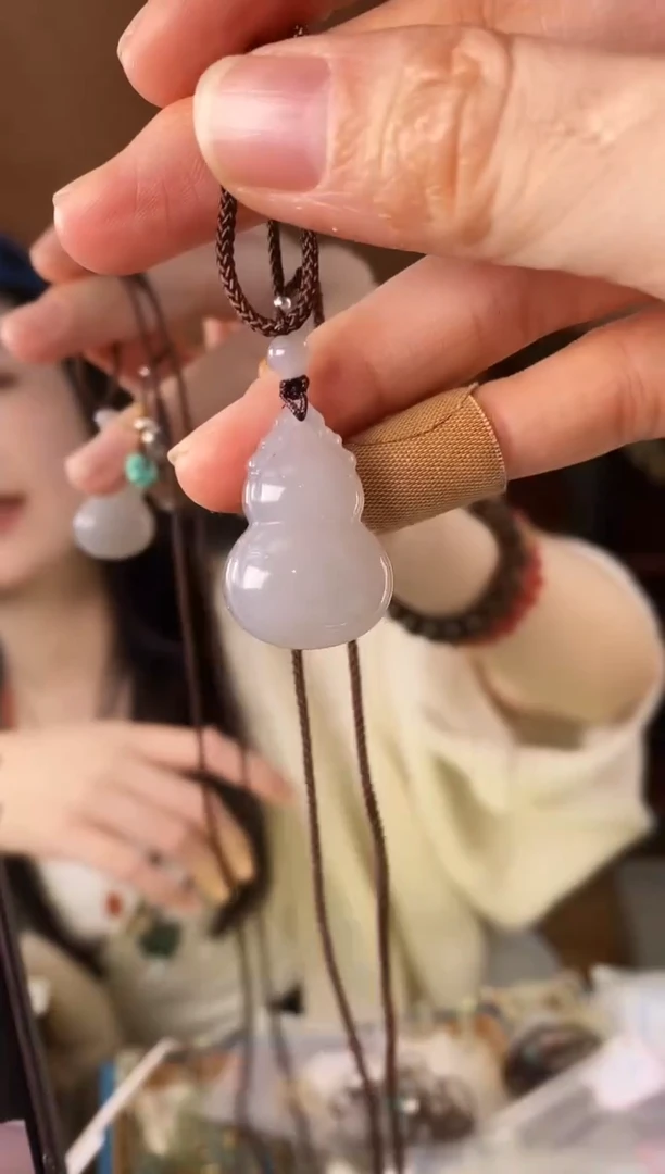 颈饰未镶嵌和田玉烟紫葫芦