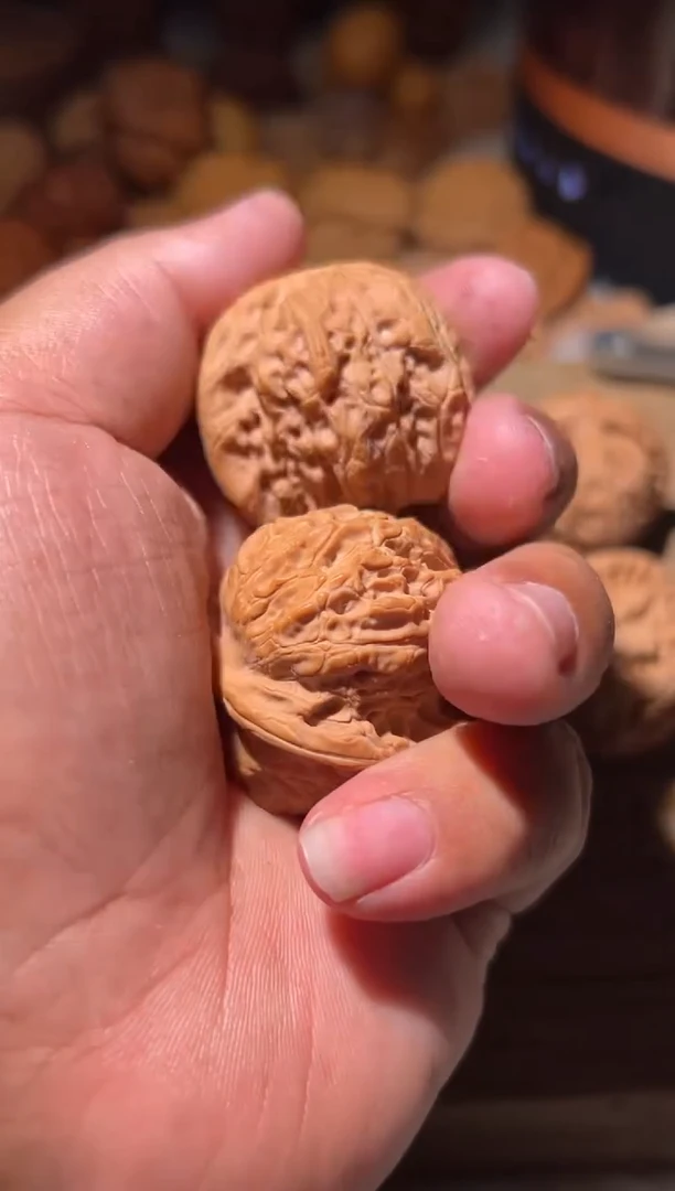 全品血麒麟38尺文玩核桃