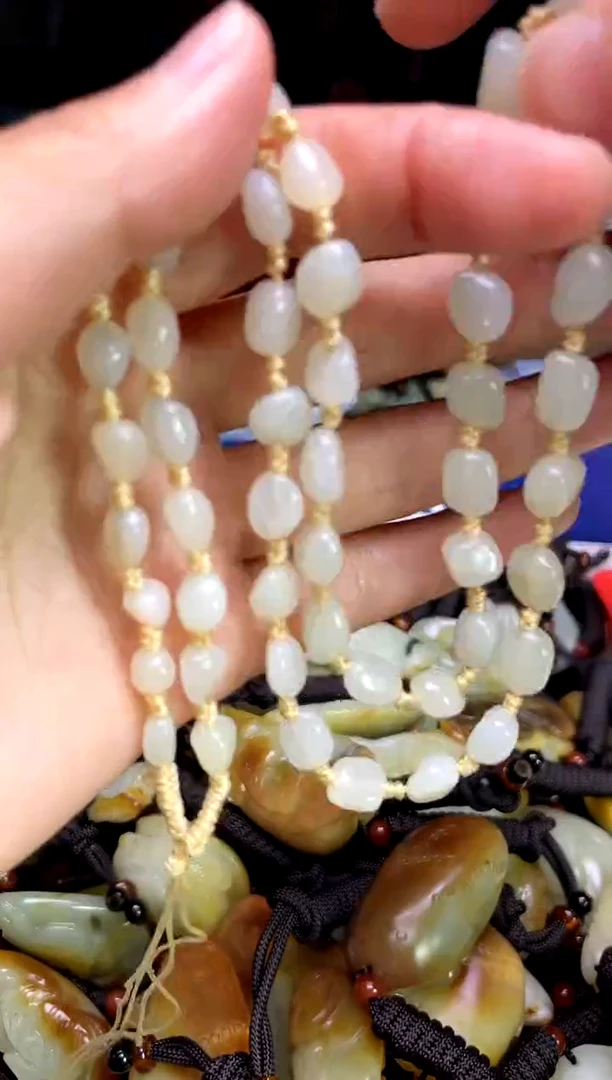 和田玉未镶嵌颈饰1