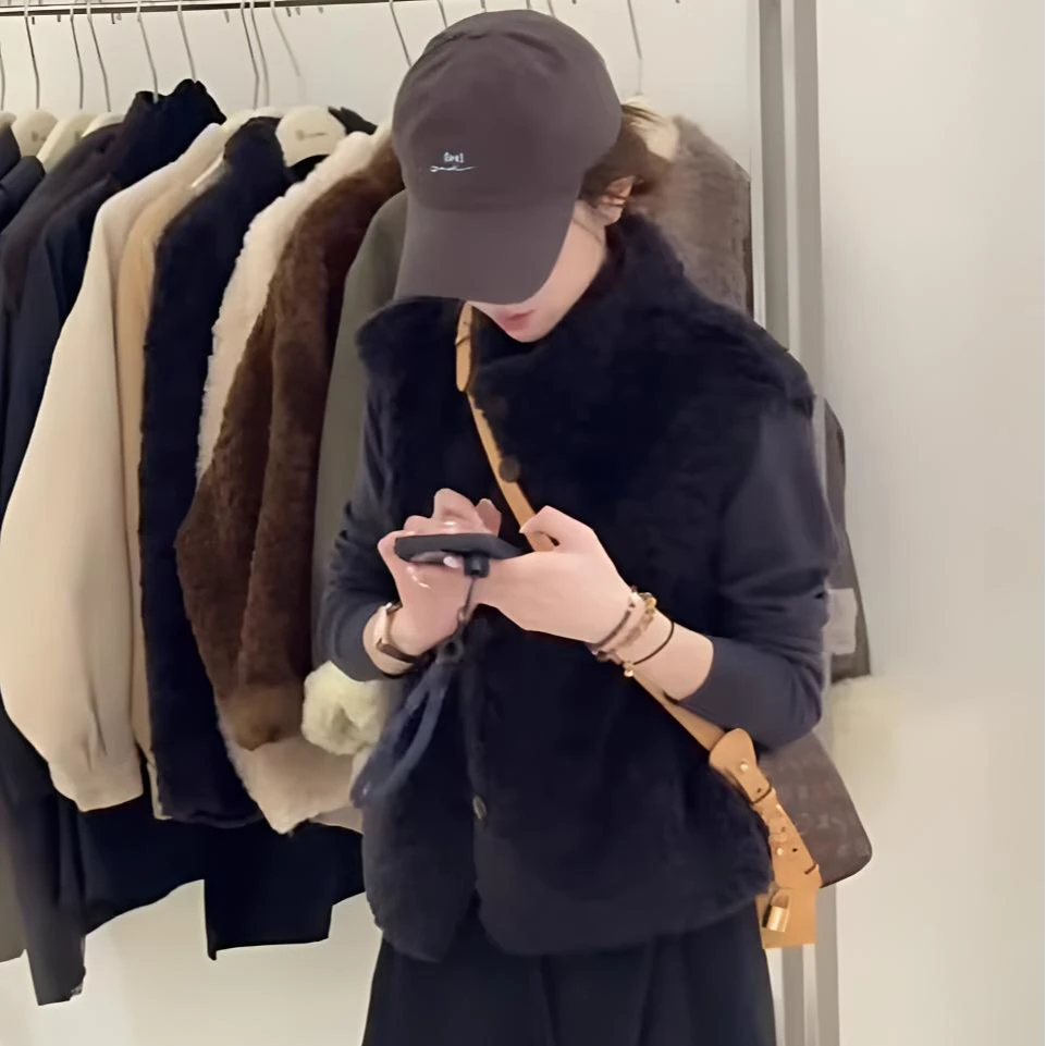 2025冬季复古立领羊羔毛马夹外套女新款宽松加厚洋气减龄无袖背心