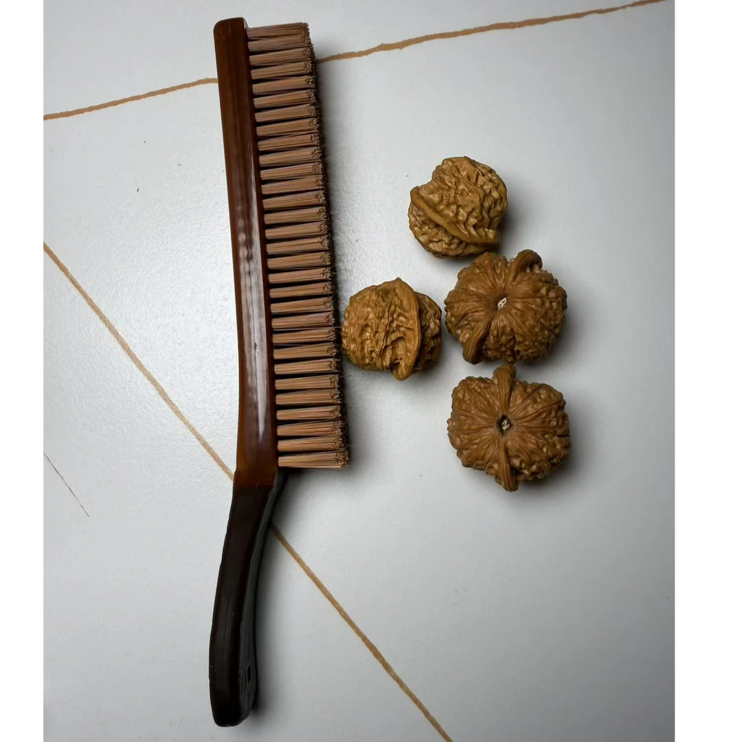 文玩核桃手串刷子一个长度23cm左右，偏远地区勿拍