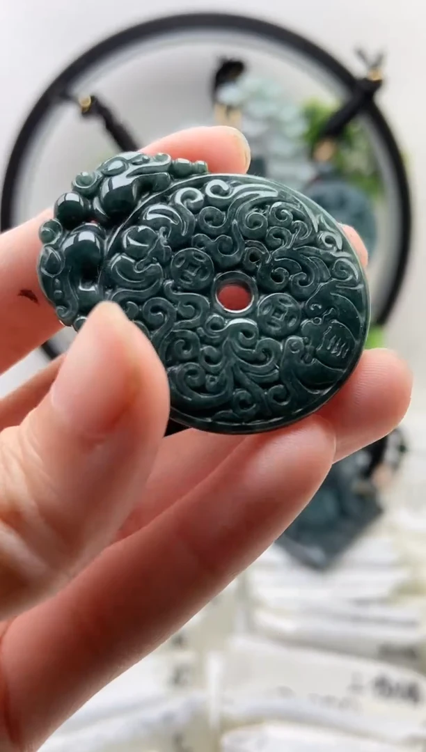 翡翠未镶嵌颈饰平安扣