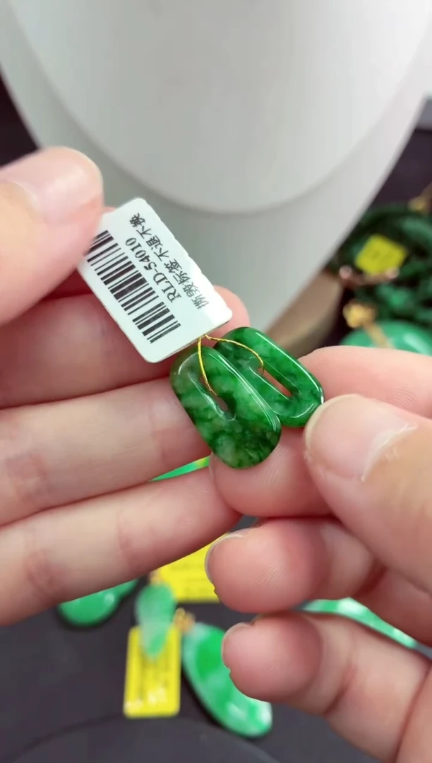 吊坠(不含链)未镶嵌翡翠挂件