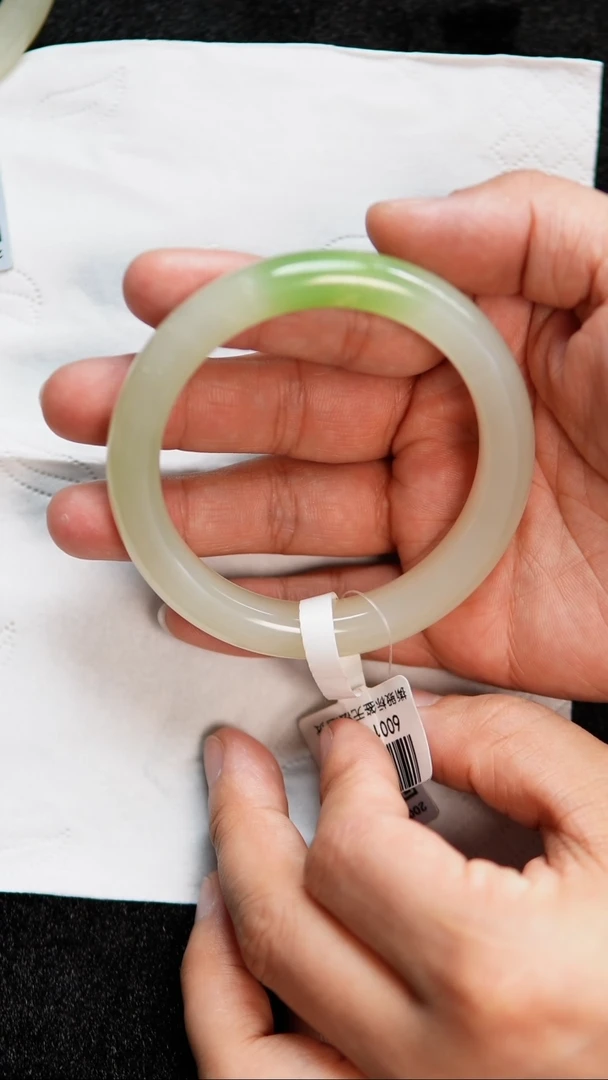 【闪购商品】和田玉手镯未镶嵌59圈口正装高货翠青手镯