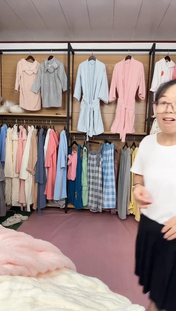 珊瑚绒素色连帽烟灰色