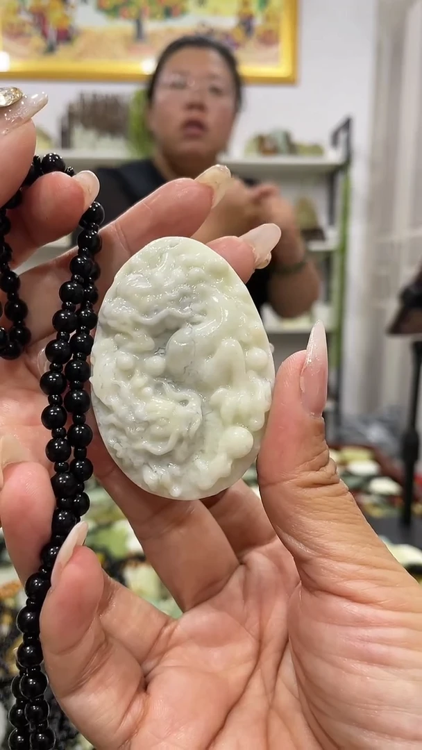 岫玉未镶嵌吊坠