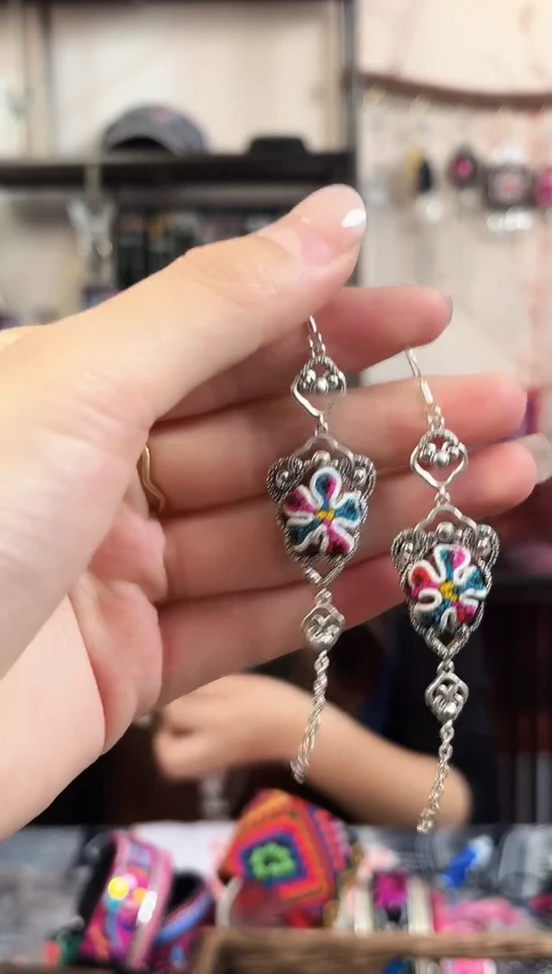 织绣民族风非遗老绣饰品258