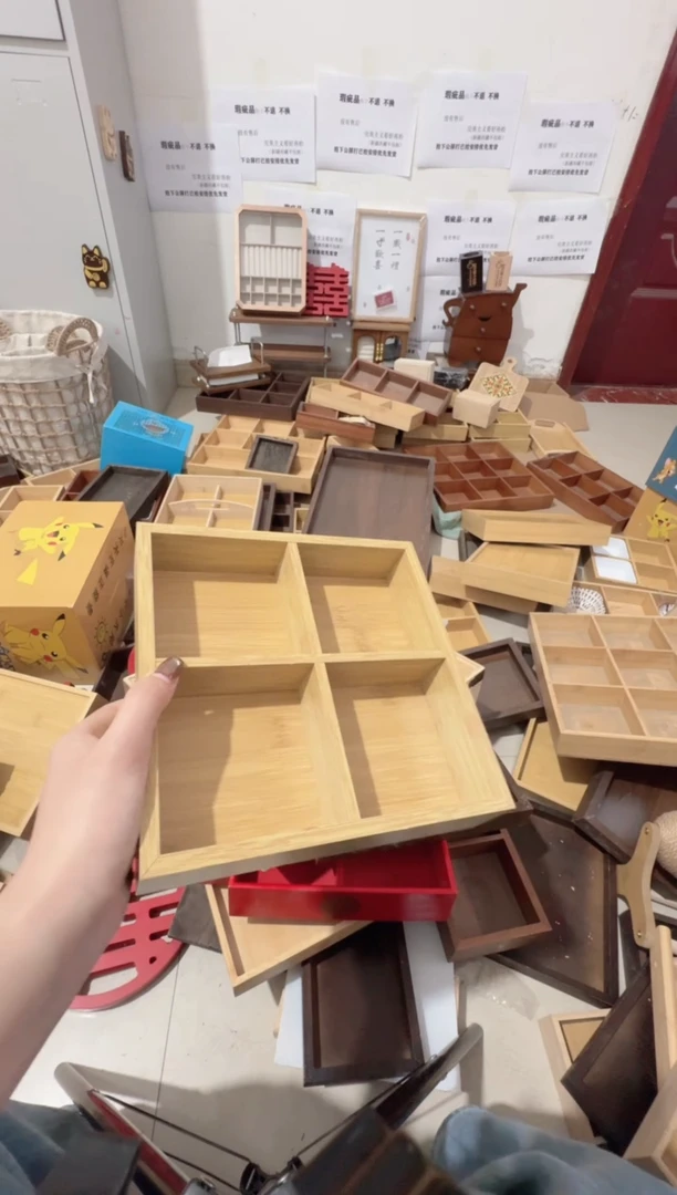 原木色四宫格微瑕拍下不退无售后