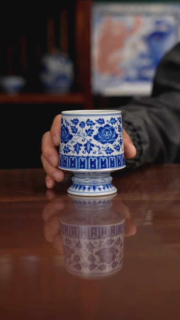 晓竹窑青花缠枝牡丹