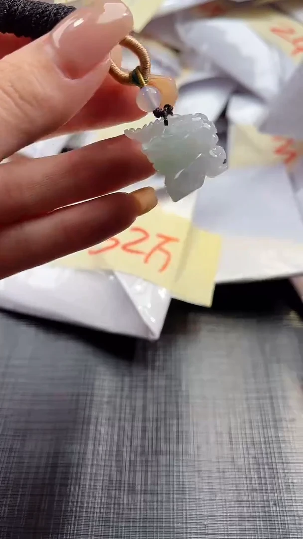 【闪购商品】翡翠颈饰未镶嵌100638644