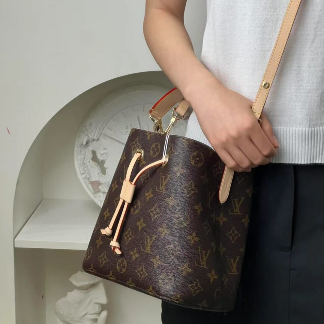 95新 LouisVuitton/路易威登 lv新款小水桶/甄选