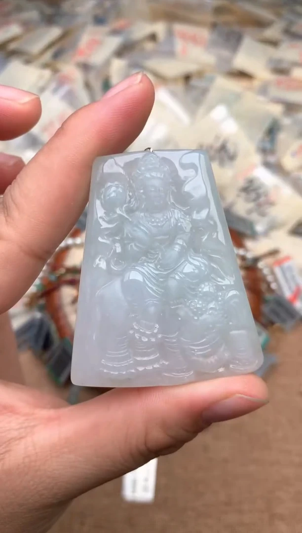 未镶嵌挂件翡翠  —  普贤