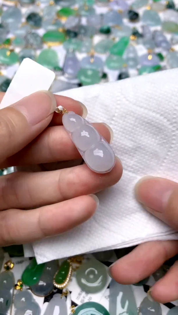 颈饰18K金镶嵌翡翠天然A货翡翠