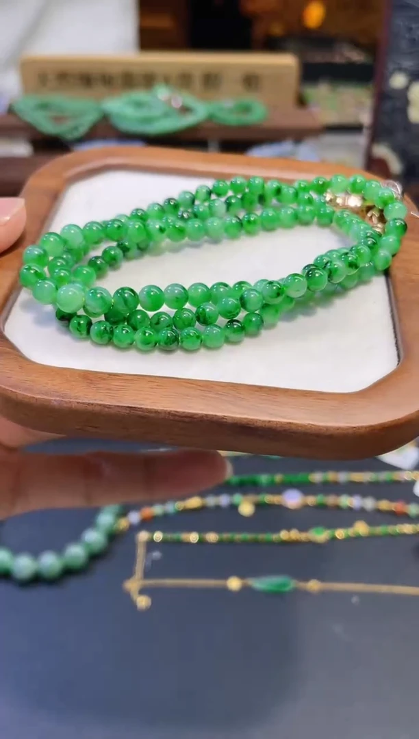 颈饰未镶嵌翡翠项链