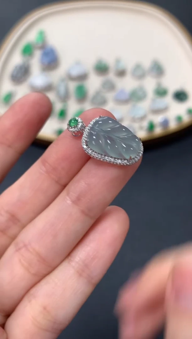 【闪购商品】翡翠吊坠(不含链)18K金镶嵌3500