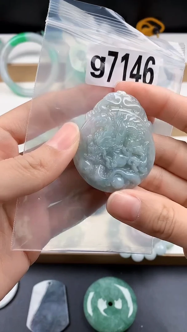 颈饰未镶嵌翡翠天然翡翠吊坠挂件