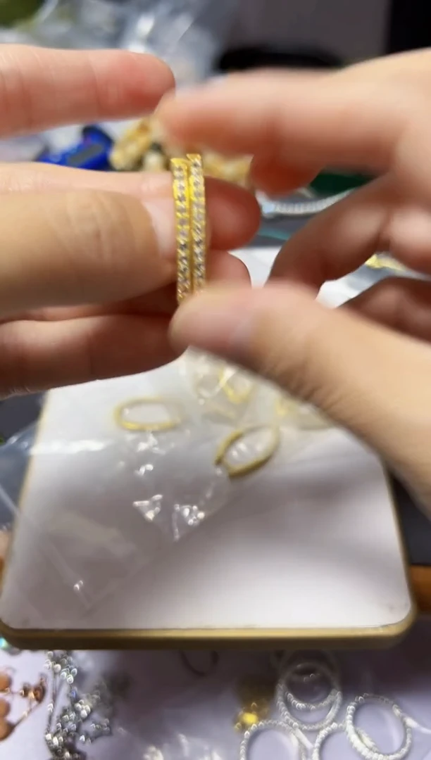 银S925镶嵌托帕石耳饰1111M163多样性发一