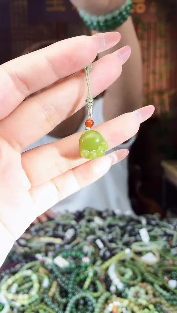 和田玉未镶嵌颈饰拍一发一