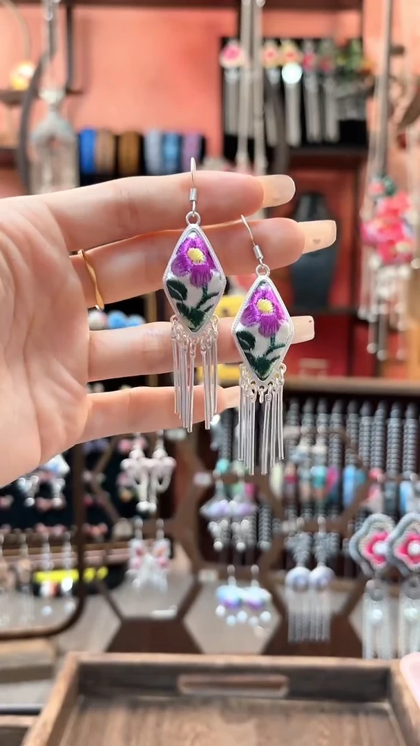 织绣云织谣民族风精美饰品 202*