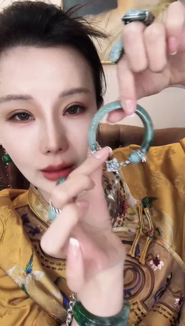 颈饰未镶嵌翡翠小**咩翡翠E571