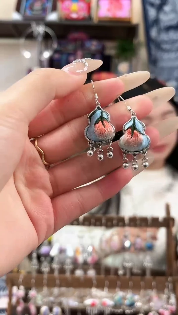 织绣民族风非遗老绣饰品457