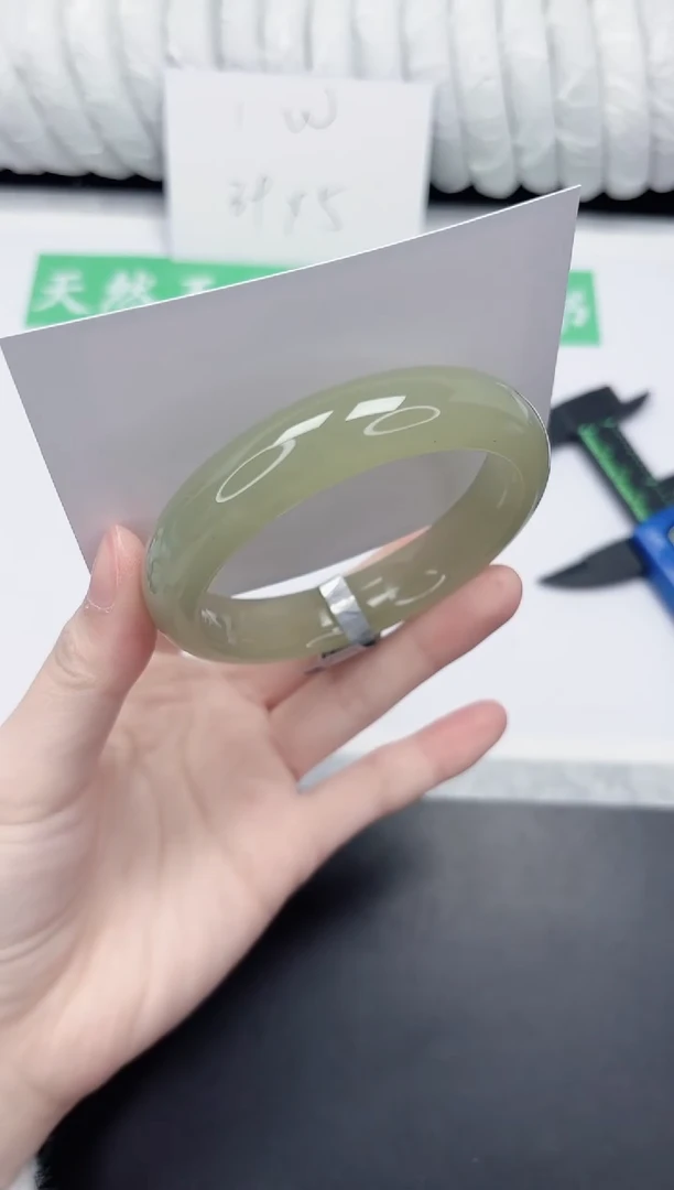 未镶嵌手镯石英质玉164-58.6DK