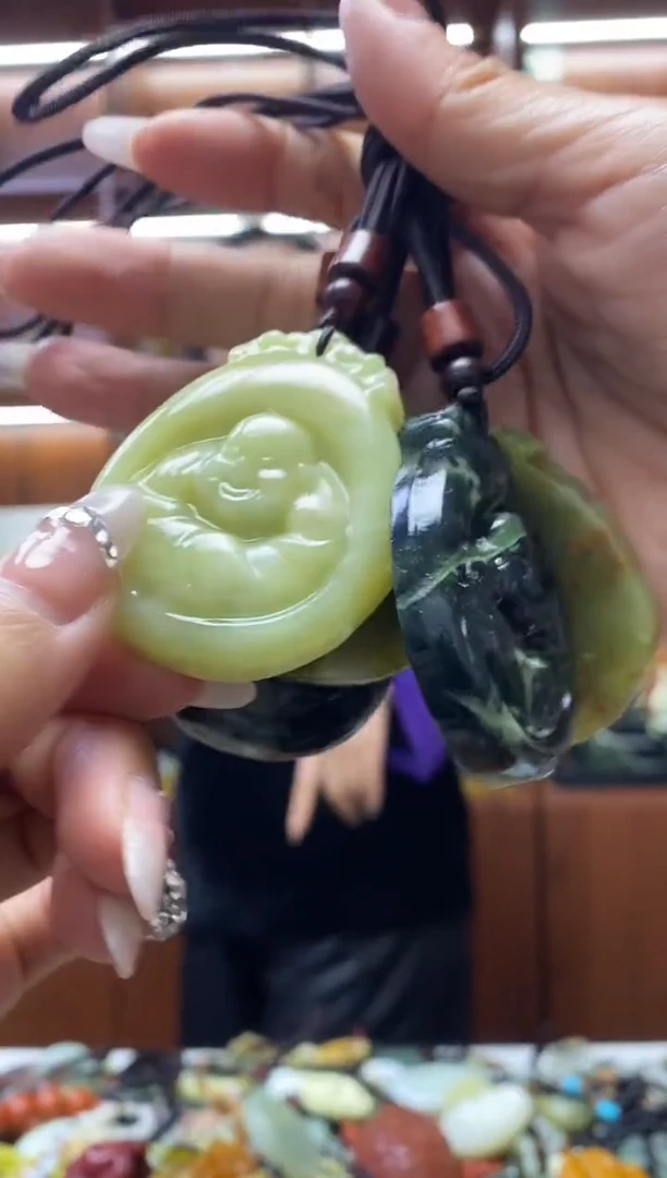 未镶嵌蛇纹石玉吊坠多样性发其一