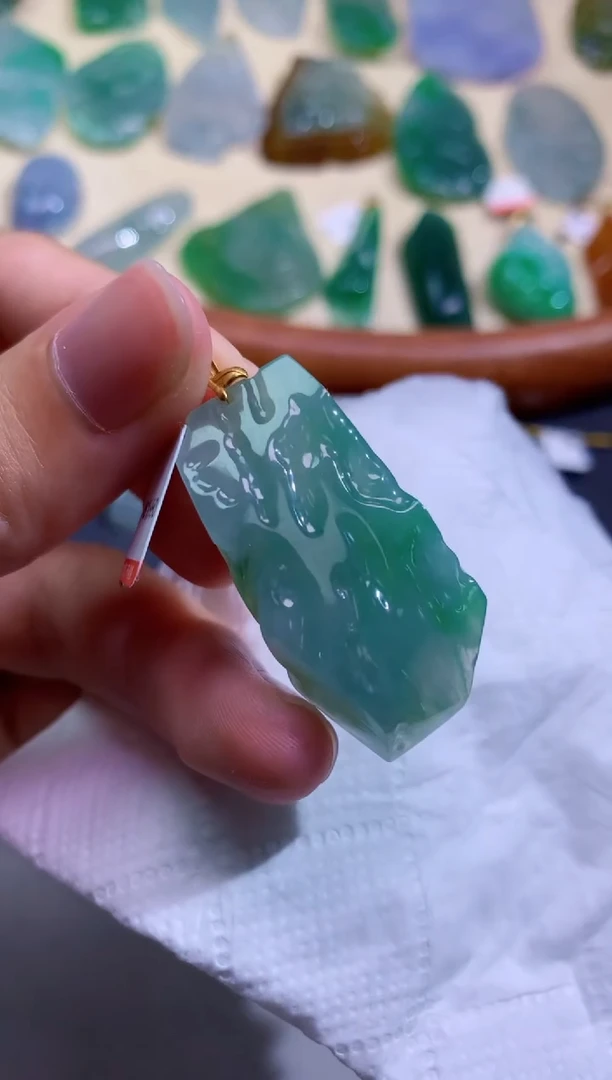 颈饰未镶嵌翡翠