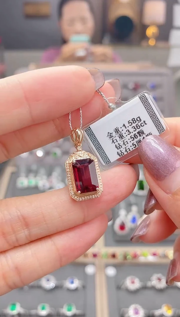 18K金镶嵌颈饰碧玺3.36