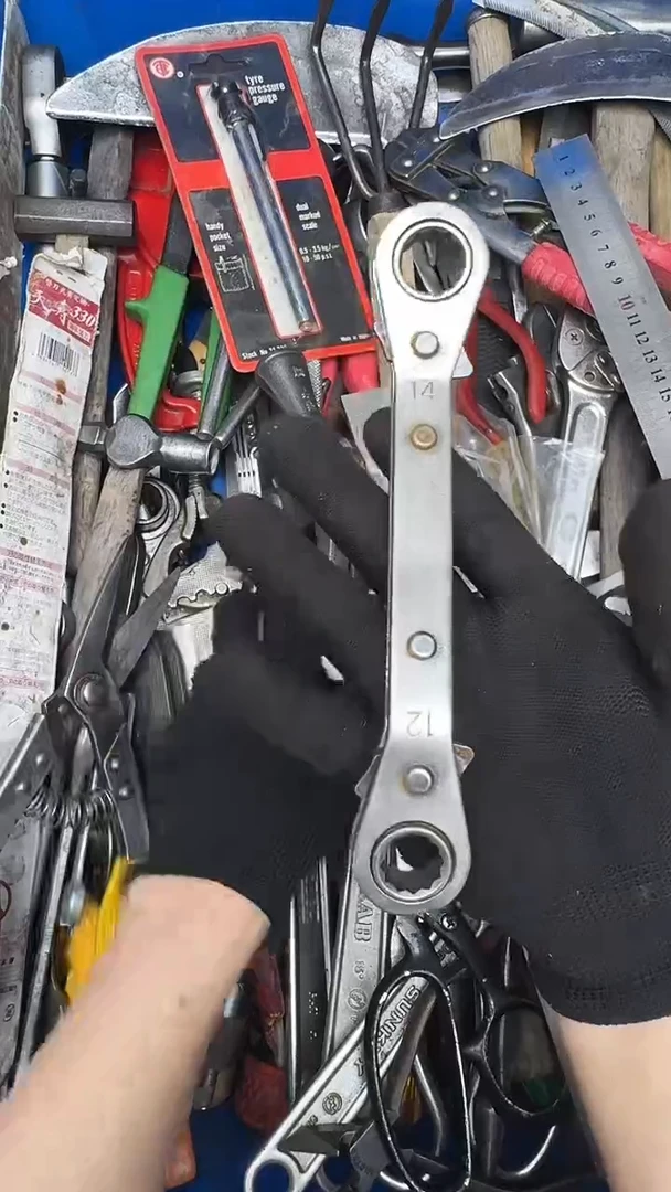 拉****华五金工具钳子剪子等15