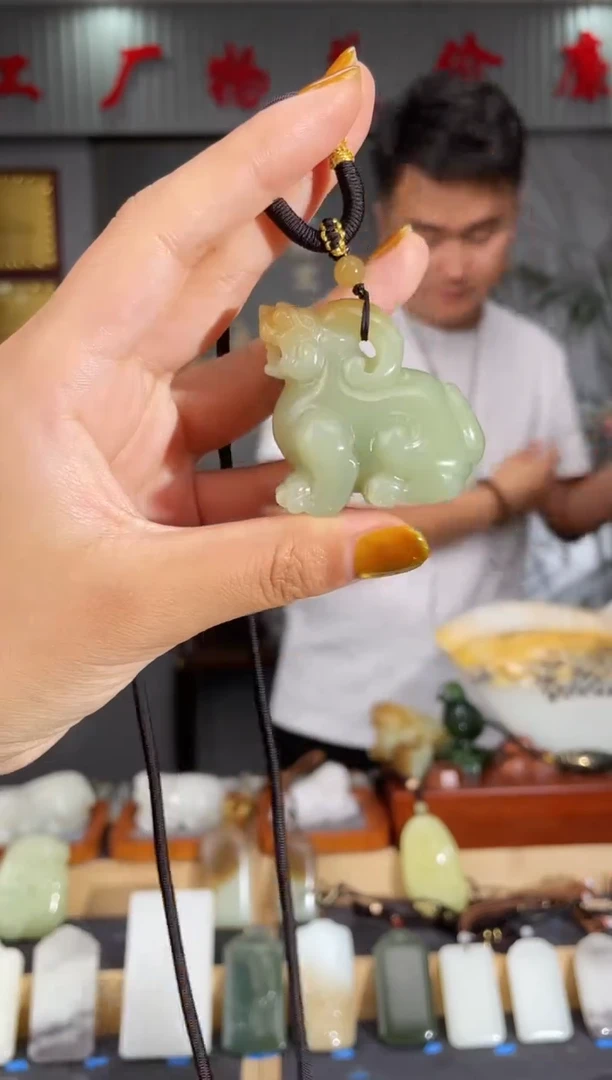 和田玉未镶嵌颈饰1