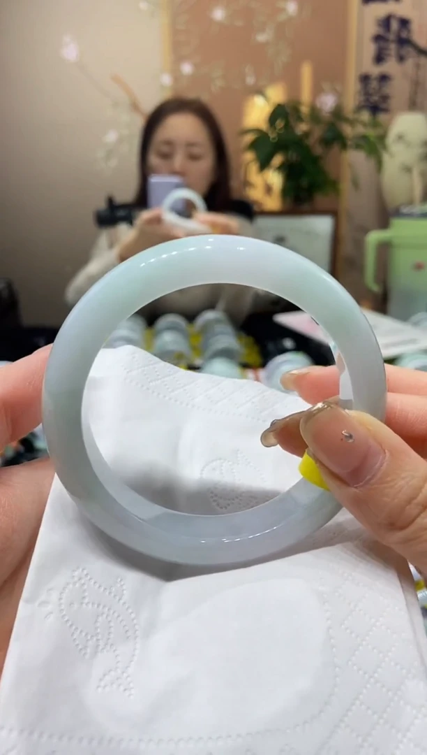 【闪购商品】翡翠手镯未镶嵌60.7圈口