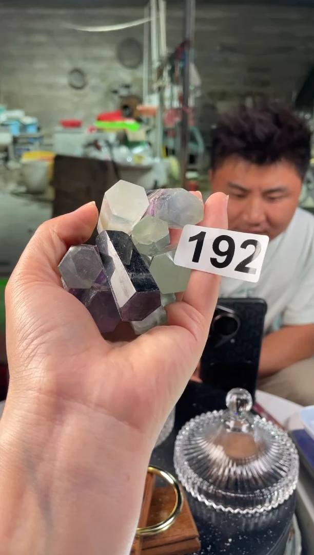 未镶嵌水晶大型摆件（非配饰）萤石柱子多样性发其一192